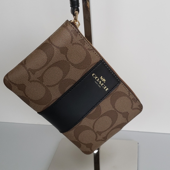 COACH • Corner Zip Wristlet Signature - Picture 7 of 7